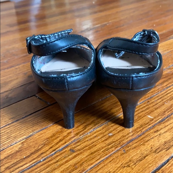 Maurice’s black pointy toe sling back kitten heels - Picture 4 of 4